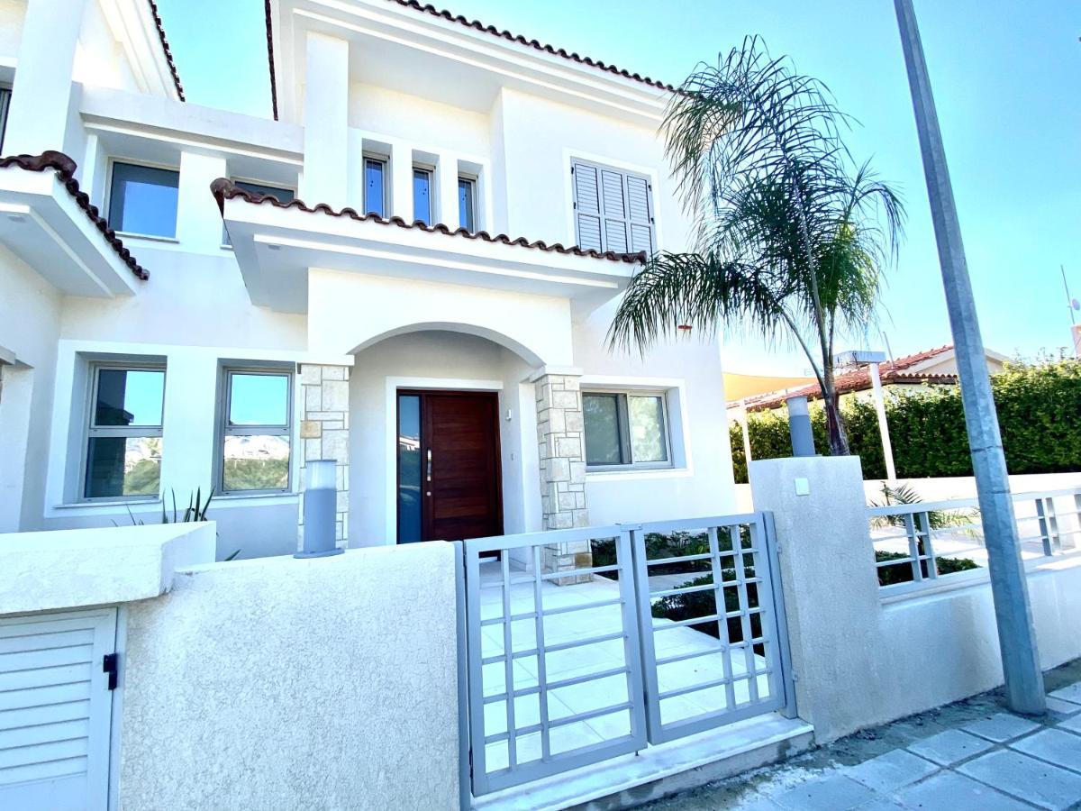 Coral Bay Beach Villa Пафос Экстерьер фото