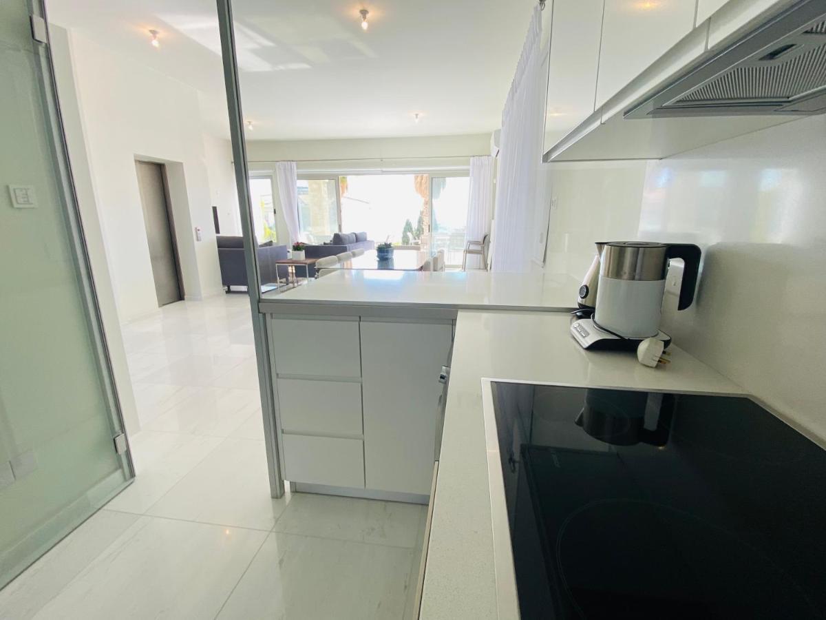 Coral Bay Beach Villa Пафос Экстерьер фото