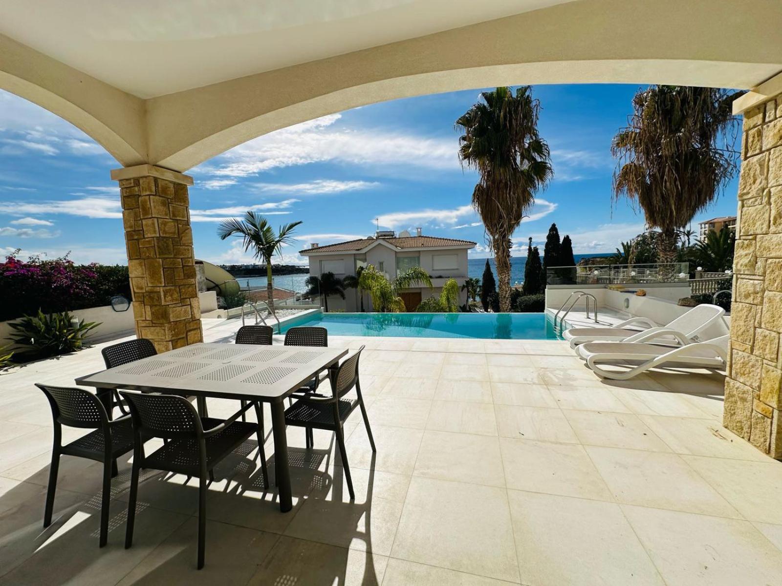 Coral Bay Beach Villa Пафос Экстерьер фото