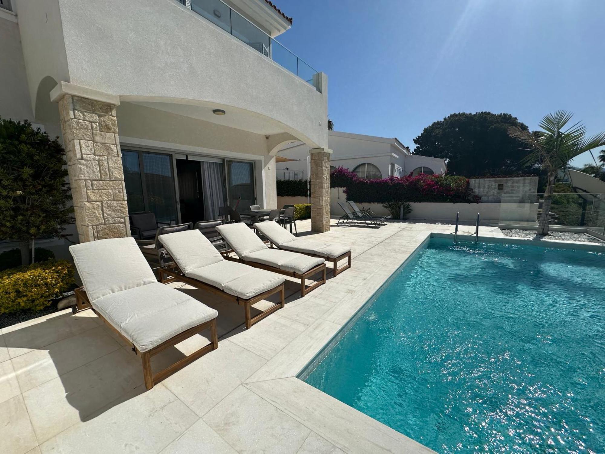 Coral Bay Beach Villa Пафос Экстерьер фото